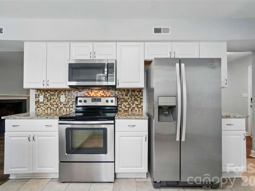 8014 Sherington Way, Charlotte, NC 28227.  MLS# CAR4343661, YatesRealty ID 3908. 