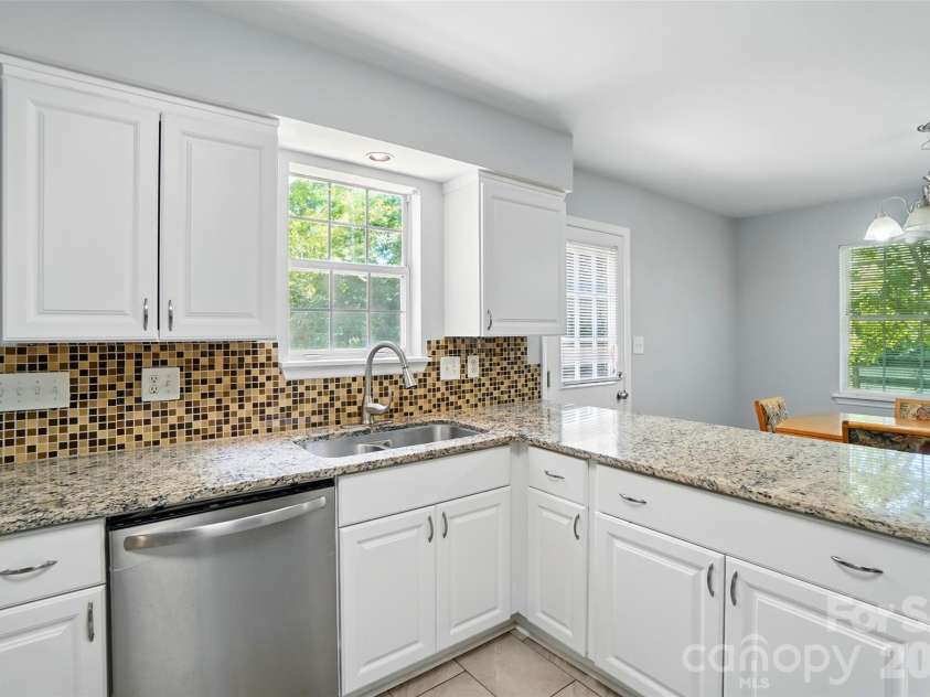 8014 Sherington Way, Charlotte, NC 28227.  MLS# CAR4343661, YatesRealty ID 3908. 