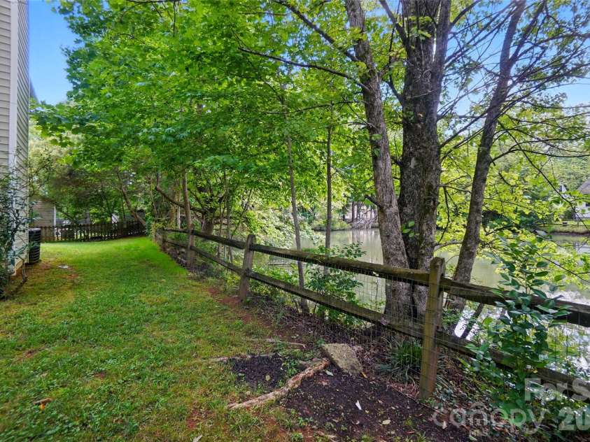 8014 Sherington Way, Charlotte, NC 28227.  MLS# CAR4343661, YatesRealty ID 3908. 