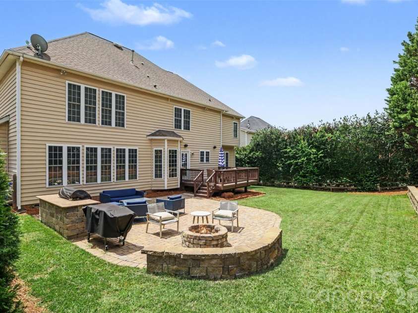 8921 Whittingham Drive, Waxhaw, NC 28173.  MLS# CAR4404543, YatesRealty ID 39080. 