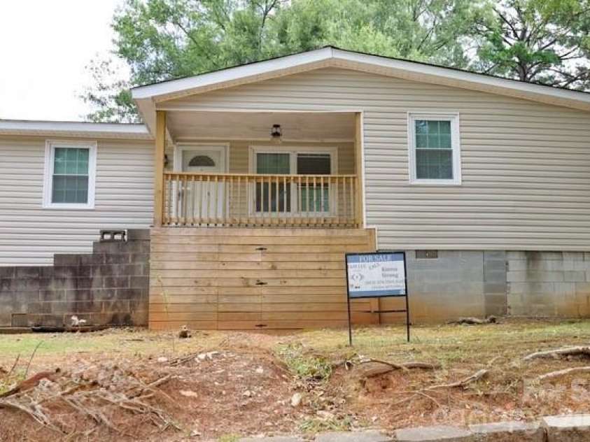 108 Dye Street, Chester, SC 29706.  MLS# CAR4398981, YatesRealty ID 39083. 