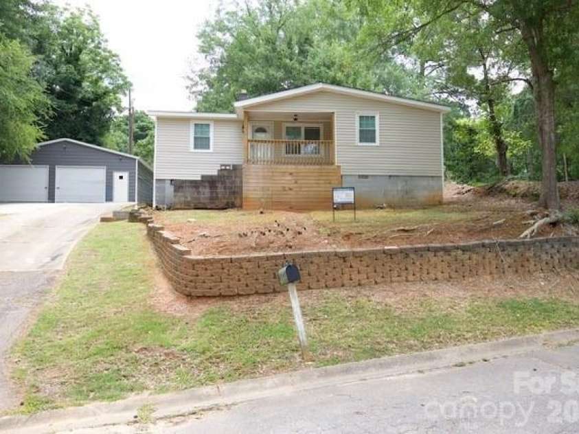 108 Dye Street, Chester, SC 29706.  MLS# CAR4398981, YatesRealty ID 39083. 