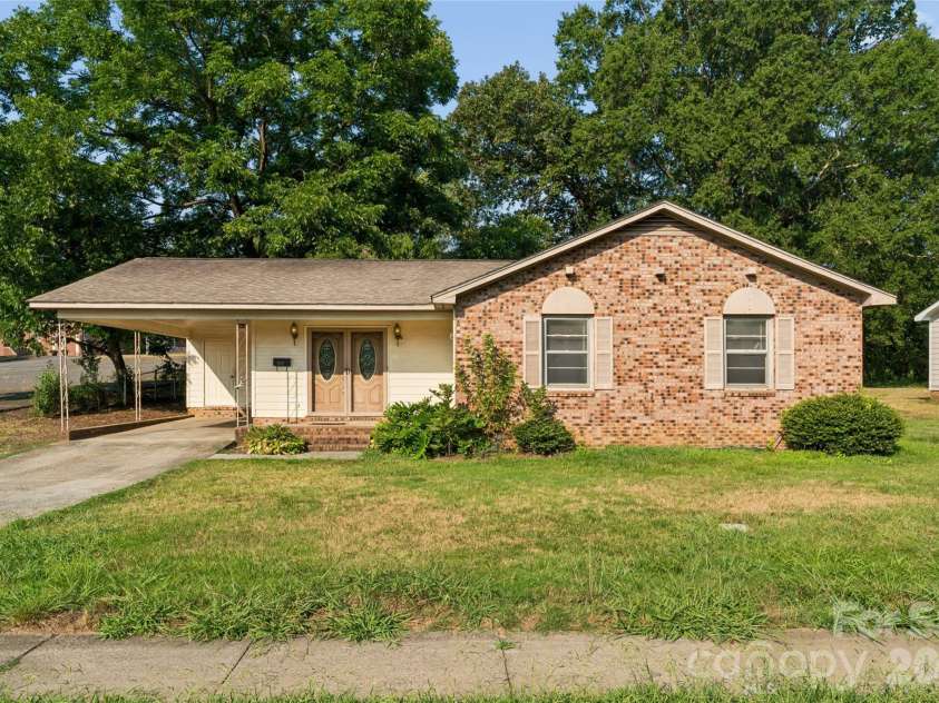 901 Kennedy Street, Monroe, NC 28110.  MLS# CAR4404296, YatesRealty ID 39084. 