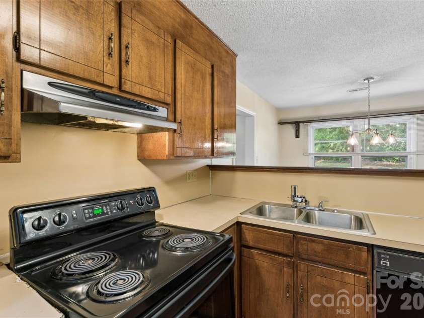901 Kennedy Street, Monroe, NC 28110.  MLS# CAR4404296, YatesRealty ID 39084. 