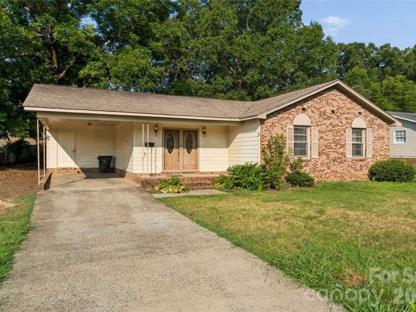 901 Kennedy Street, Monroe, NC 28110.  MLS# CAR4404296, YatesRealty ID 39084. 