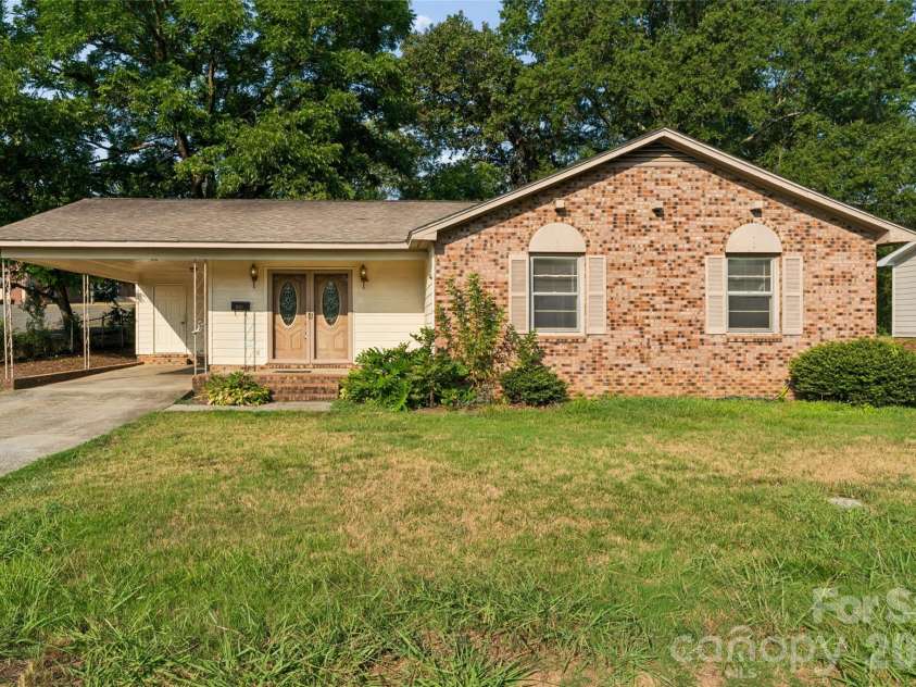 901 Kennedy Street, Monroe, NC 28110.  MLS# CAR4404296, YatesRealty ID 39084. 
