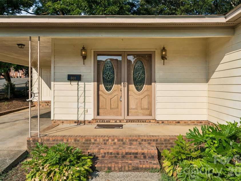 901 Kennedy Street, Monroe, NC 28110.  MLS# CAR4404296, YatesRealty ID 39084. 