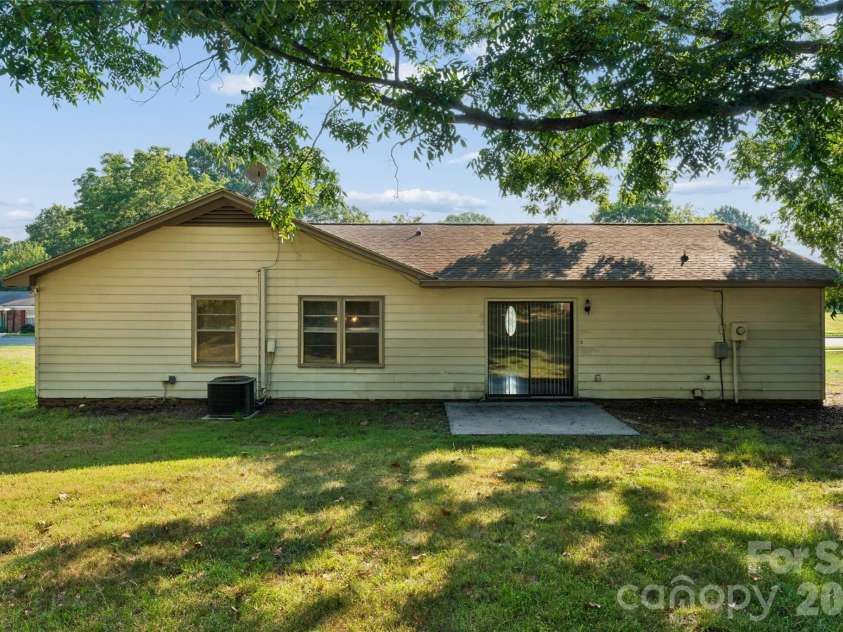 901 Kennedy Street, Monroe, NC 28110.  MLS# CAR4404296, YatesRealty ID 39084. 