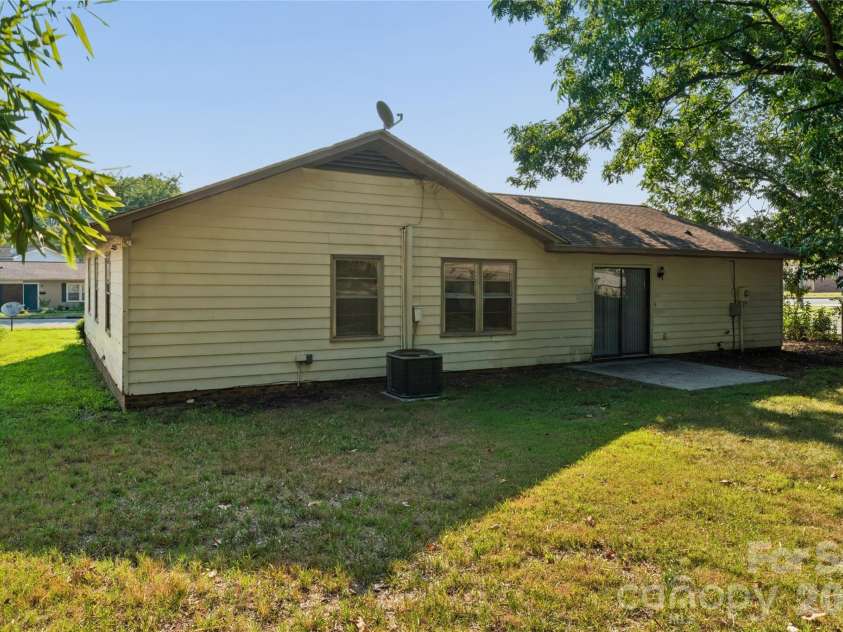 901 Kennedy Street, Monroe, NC 28110.  MLS# CAR4404296, YatesRealty ID 39084. 