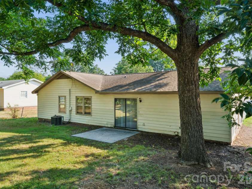 901 Kennedy Street, Monroe, NC 28110.  MLS# CAR4404296, YatesRealty ID 39084. 