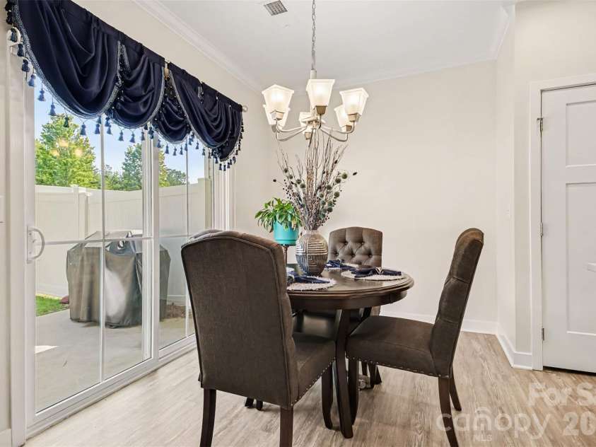 10434 Dalton Woods Court, Huntersville, NC 28078.  MLS# CAR4403366, YatesRealty ID 39088. Dining area