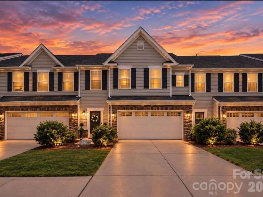 10434 Dalton Woods Court, Huntersville, NC 28078.  MLS# CAR4403366, YatesRealty ID 39088. Front