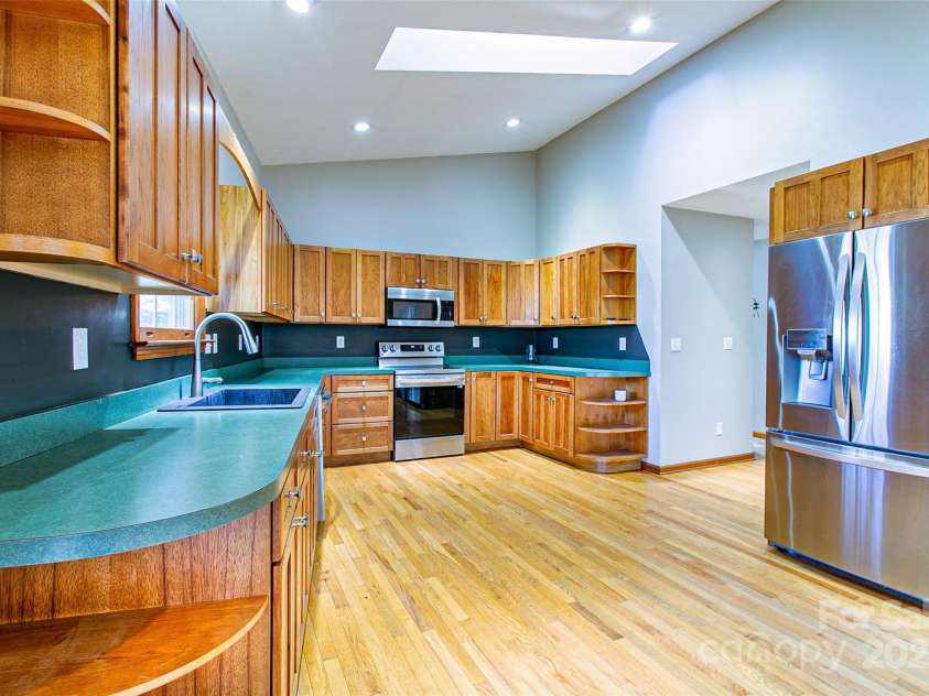 183 Wildwood Way, Lake Toxaway, NC 28747.  MLS# CAR4203789, YatesRealty ID 3909. 