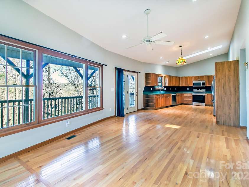 183 Wildwood Way, Lake Toxaway, NC 28747.  MLS# CAR4203789, YatesRealty ID 3909. 