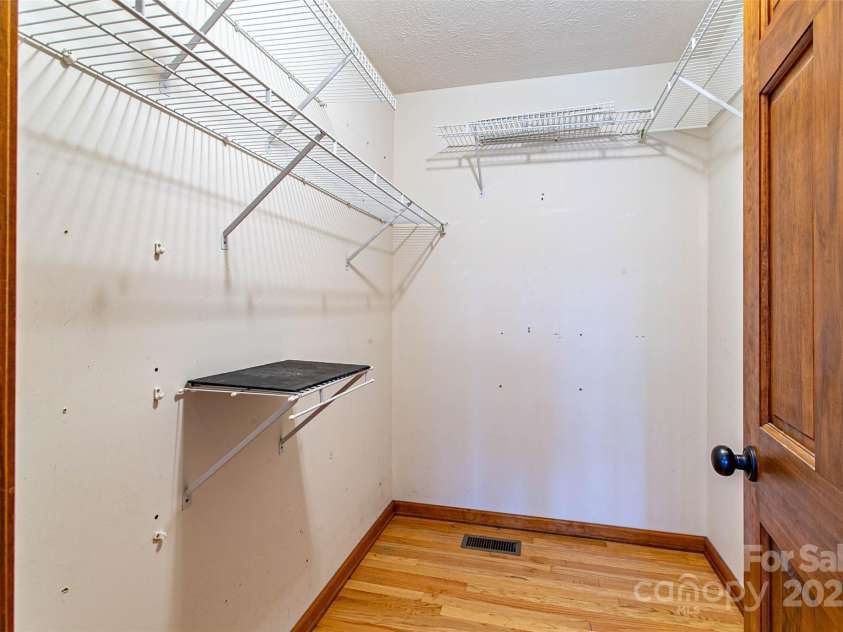 183 Wildwood Way, Lake Toxaway, NC 28747.  MLS# CAR4203789, YatesRealty ID 3909. 