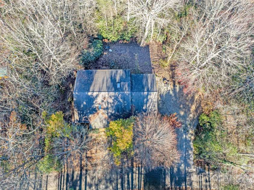 183 Wildwood Way, Lake Toxaway, NC 28747.  MLS# CAR4203789, YatesRealty ID 3909. 