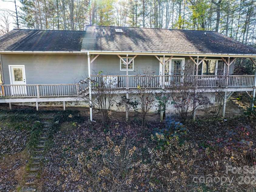 183 Wildwood Way, Lake Toxaway, NC 28747.  MLS# CAR4203789, YatesRealty ID 3909. 