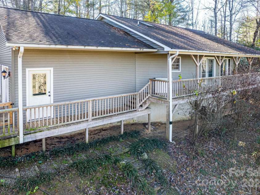 183 Wildwood Way, Lake Toxaway, NC 28747.  MLS# CAR4203789, YatesRealty ID 3909. 