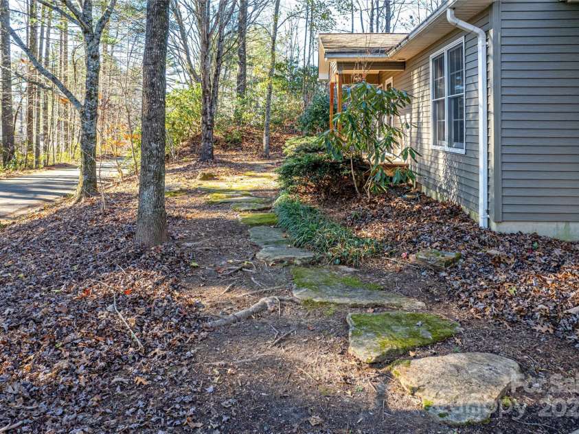 183 Wildwood Way, Lake Toxaway, NC 28747.  MLS# CAR4203789, YatesRealty ID 3909. 