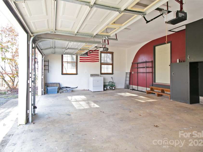 183 Wildwood Way, Lake Toxaway, NC 28747.  MLS# CAR4203789, YatesRealty ID 3909. 