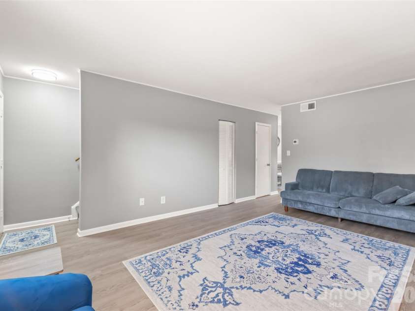 9156 Black Heath Circle, Charlotte, NC 28214.  MLS# CAR4404885, YatesRealty ID 39090. 