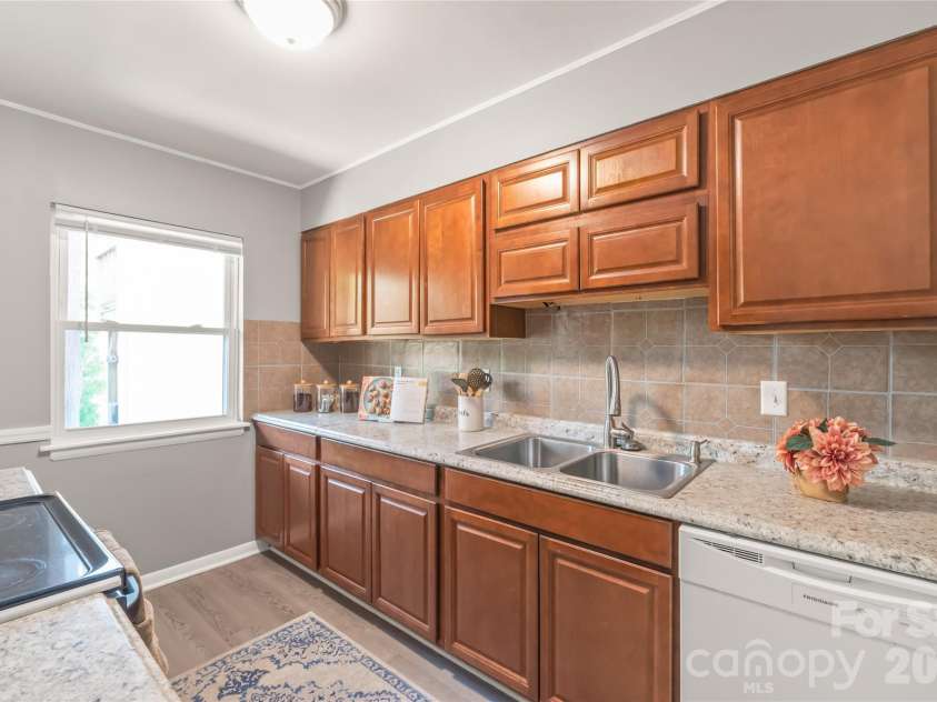 9156 Black Heath Circle, Charlotte, NC 28214.  MLS# CAR4404885, YatesRealty ID 39090. 