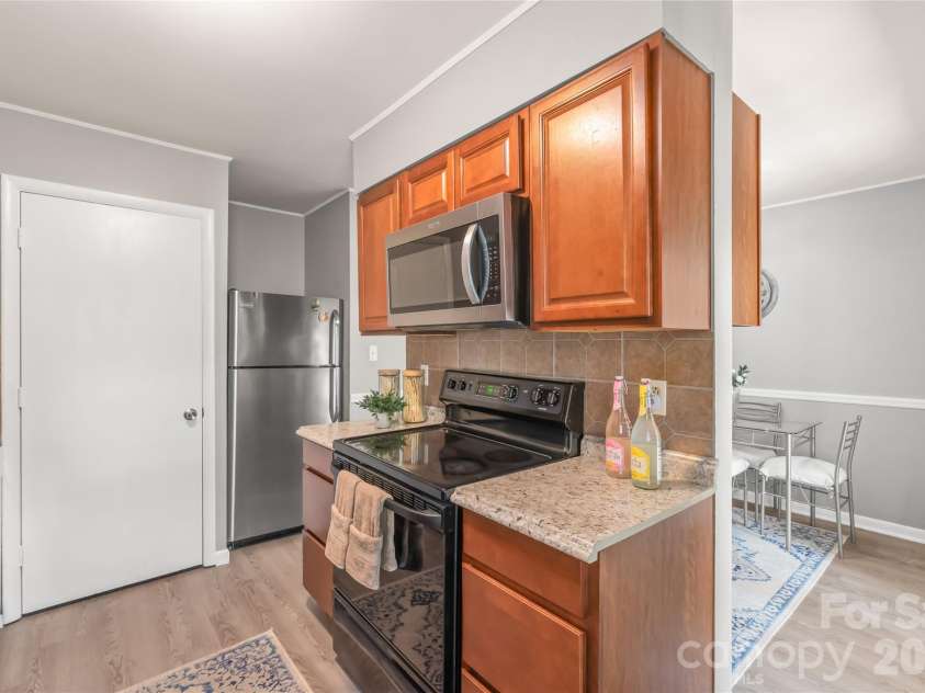 9156 Black Heath Circle, Charlotte, NC 28214.  MLS# CAR4404885, YatesRealty ID 39090. 