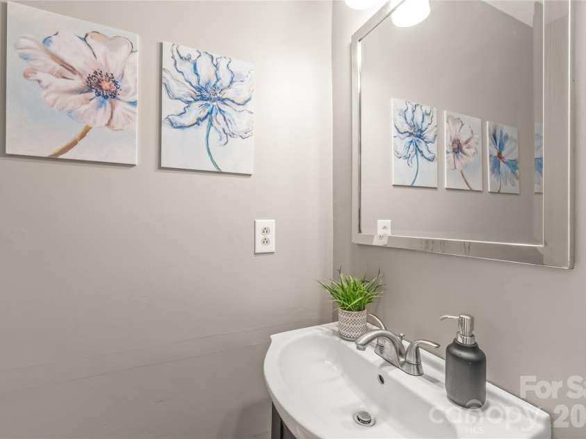 9156 Black Heath Circle, Charlotte, NC 28214.  MLS# CAR4404885, YatesRealty ID 39090. 