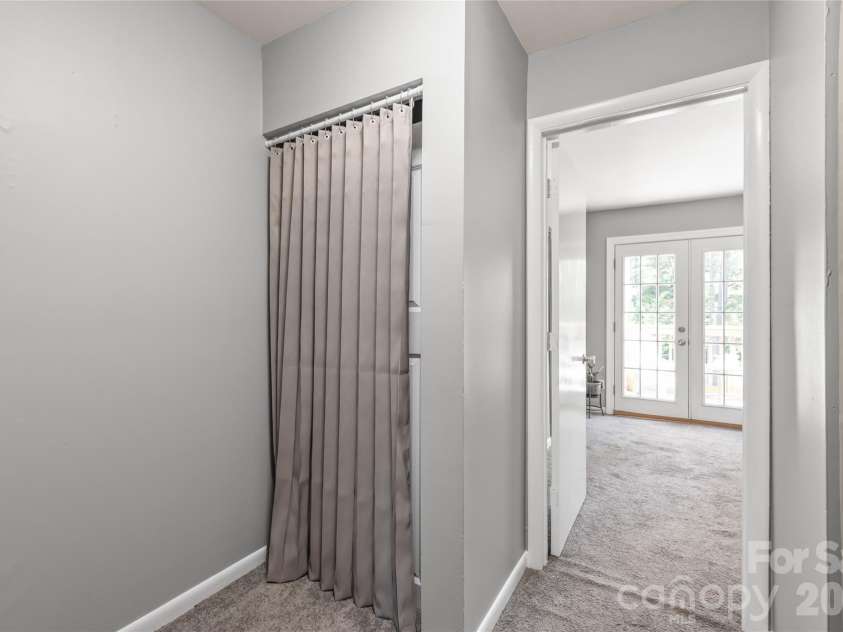 9156 Black Heath Circle, Charlotte, NC 28214.  MLS# CAR4404885, YatesRealty ID 39090. 