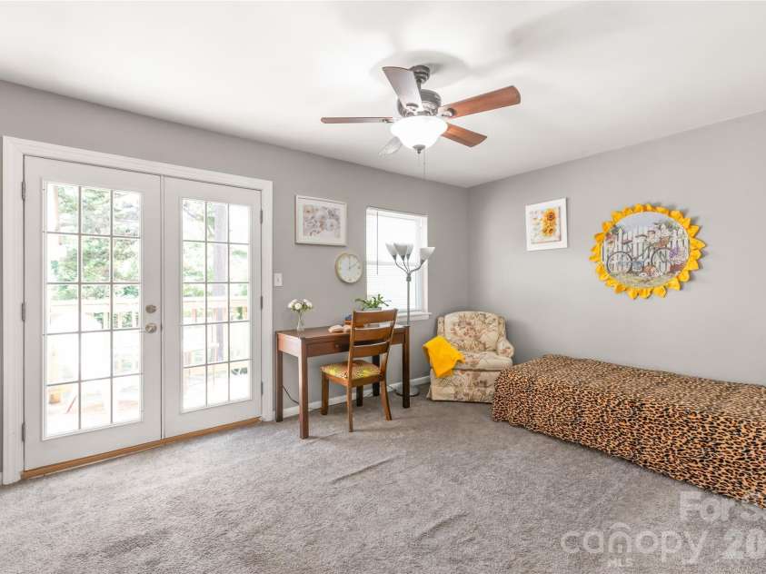 9156 Black Heath Circle, Charlotte, NC 28214.  MLS# CAR4404885, YatesRealty ID 39090. 