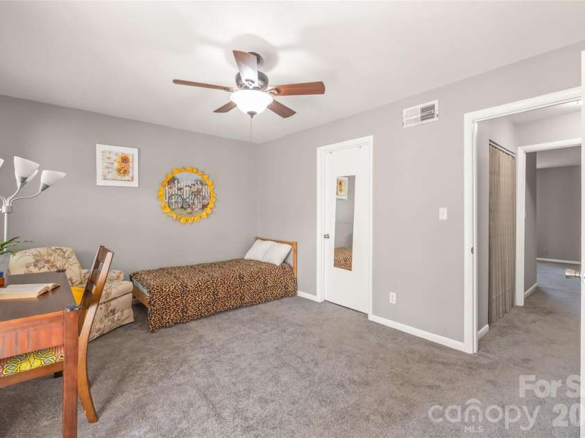 9156 Black Heath Circle, Charlotte, NC 28214.  MLS# CAR4404885, YatesRealty ID 39090. 