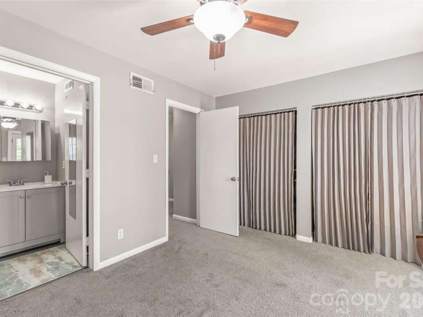 9156 Black Heath Circle, Charlotte, NC 28214.  MLS# CAR4404885, YatesRealty ID 39090. 