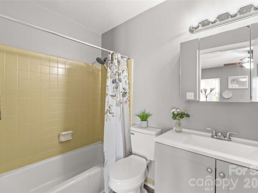 9156 Black Heath Circle, Charlotte, NC 28214.  MLS# CAR4404885, YatesRealty ID 39090. 