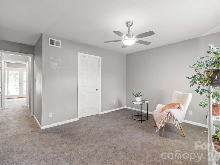 9156 Black Heath Circle, Charlotte, NC 28214.  MLS# CAR4404885, YatesRealty ID 39090. 