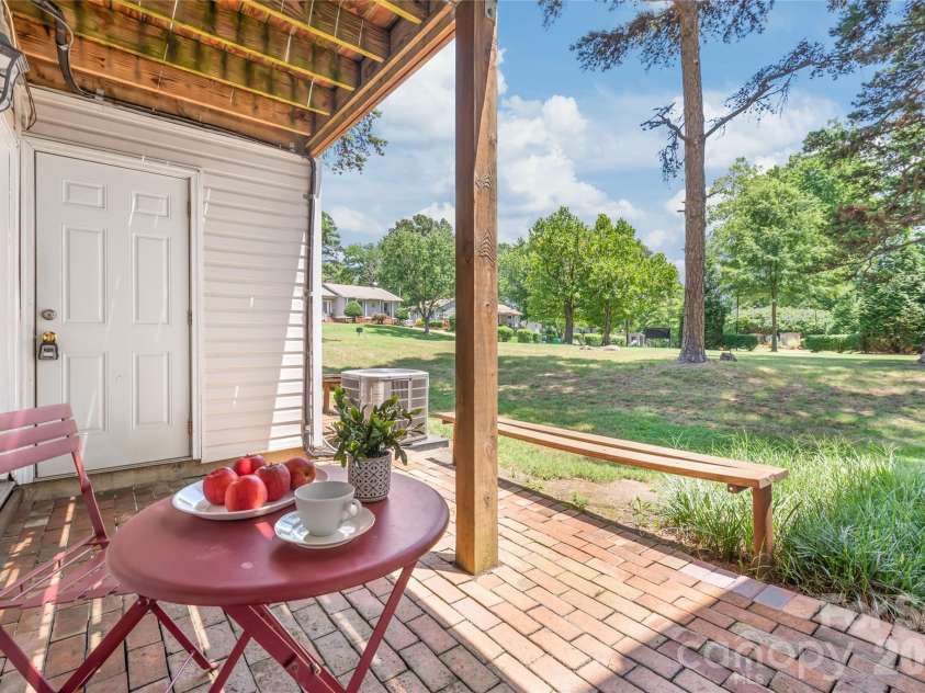 9156 Black Heath Circle, Charlotte, NC 28214.  MLS# CAR4404885, YatesRealty ID 39090. 