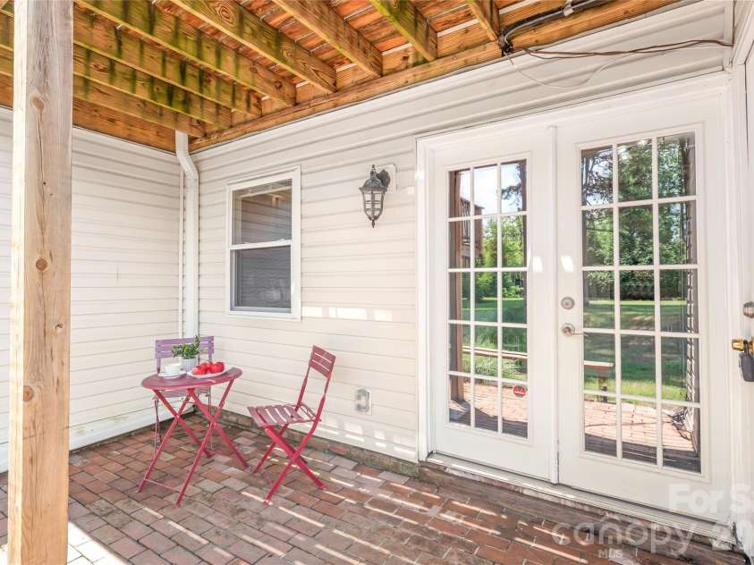 9156 Black Heath Circle, Charlotte, NC 28214.  MLS# CAR4404885, YatesRealty ID 39090. 