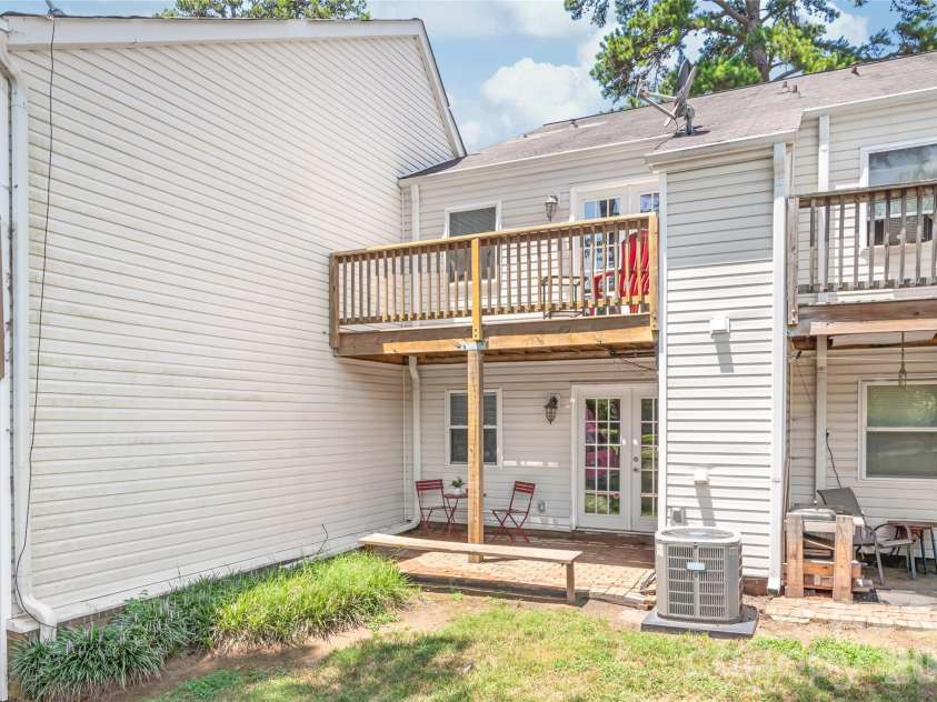 9156 Black Heath Circle, Charlotte, NC 28214.  MLS# CAR4404885, YatesRealty ID 39090. 
