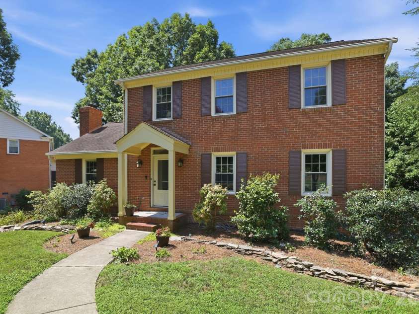 340 Walnut Point Drive, Matthews, NC 28105.  MLS# CAR4392617, YatesRealty ID 39091. Front 340 Walnut Point DrMatthews, NC 28105Sardis Plantation