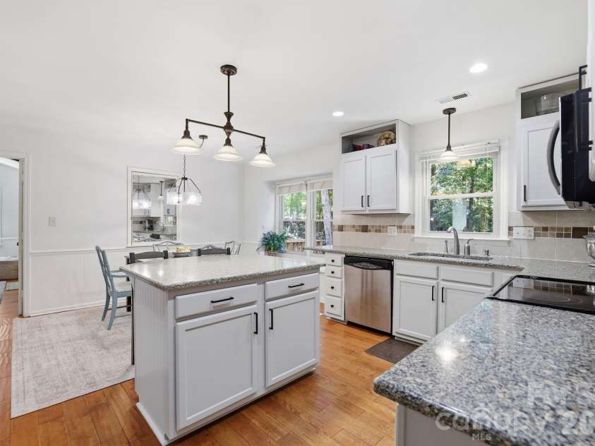 340 Walnut Point Drive, Matthews, NC 28105.  MLS# CAR4392617, YatesRealty ID 39091. Kitchen with refreshed cabinets340 Walnut Point DrMatthews, NC 28105Sardis Plantation