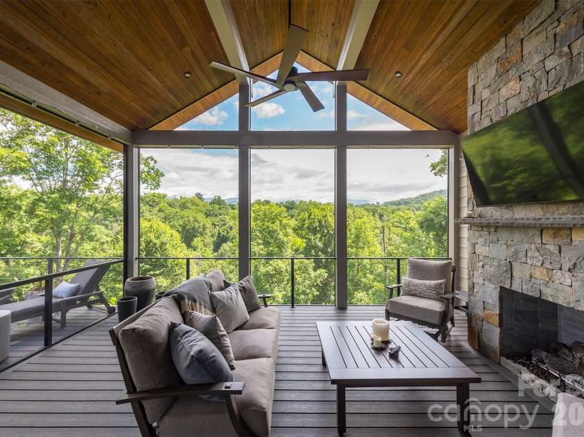 158 Riverbend Forest Drive, Asheville, NC 28805.  MLS# CAR4399646, YatesRealty ID 39092. 