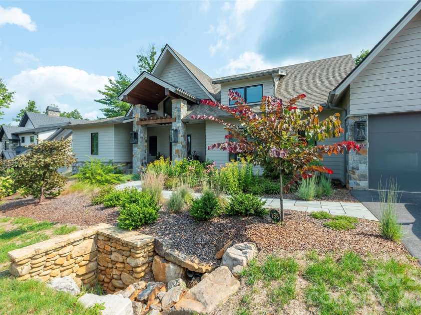 158 Riverbend Forest Drive, Asheville, NC 28805.  MLS# CAR4399646, YatesRealty ID 39092. 