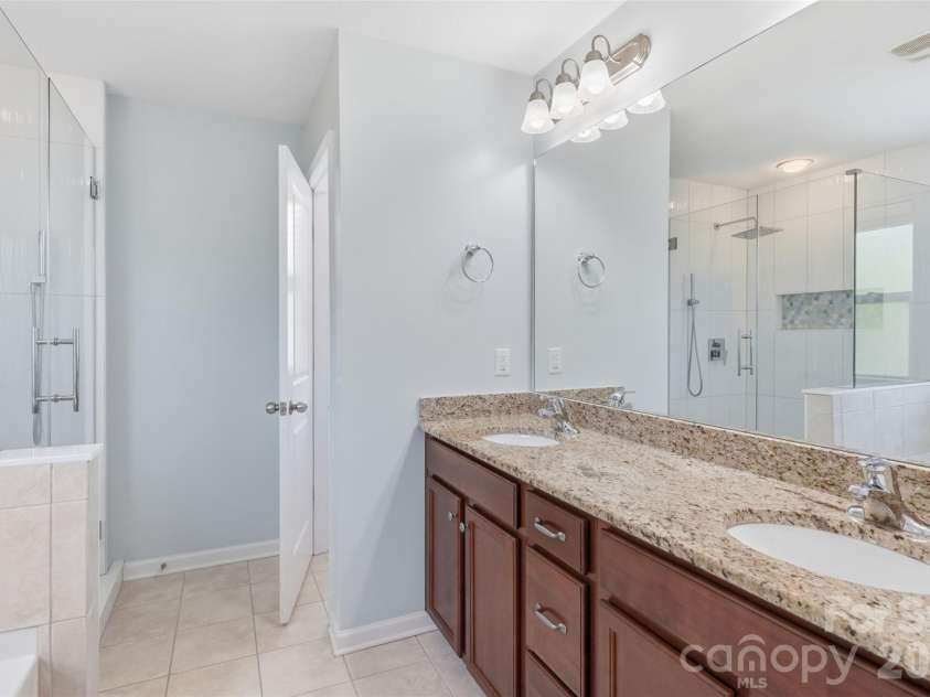 1188 Mckee Farm Lane, Belmont, NC 28012.  MLS# CAR4403447, YatesRealty ID 39093. 