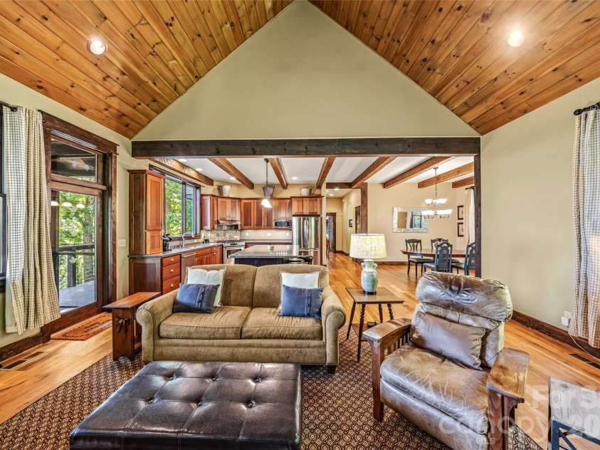 136 Merrills Ridge Road, Asheville, NC 28803.  MLS# CAR4400955, YatesRealty ID 39094. 