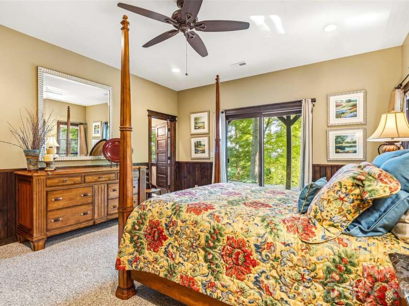 136 Merrills Ridge Road, Asheville, NC 28803.  MLS# CAR4400955, YatesRealty ID 39094. 