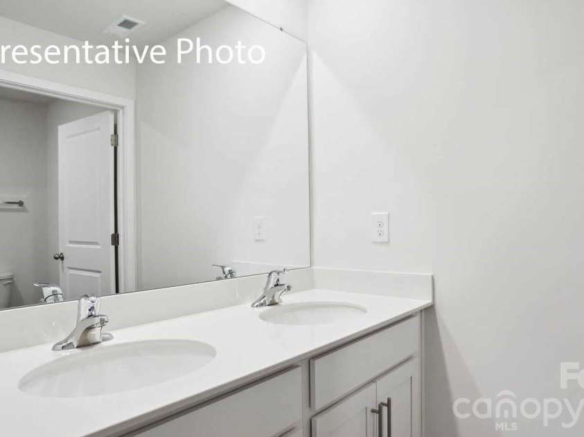 522 Brinkley Drive, Kings Mountain, NC 28086.  MLS# CAR4404598, YatesRealty ID 39096. 