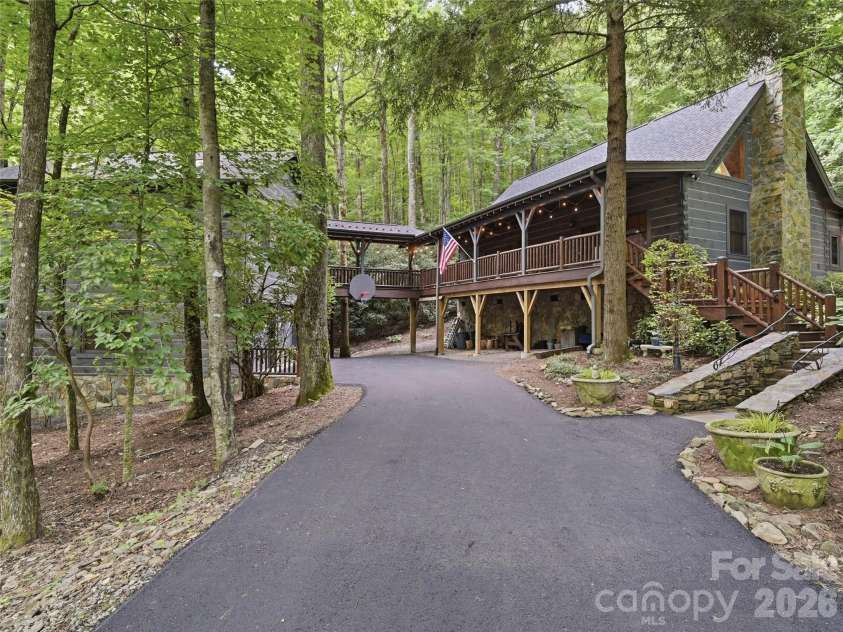 6 Laurel Branch Drive, Black Mountain, NC 28711.  MLS# CAR4403314, YatesRealty ID 39097. 