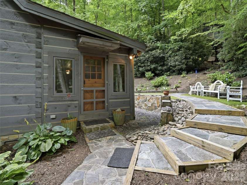 6 Laurel Branch Drive, Black Mountain, NC 28711.  MLS# CAR4403314, YatesRealty ID 39097. 
