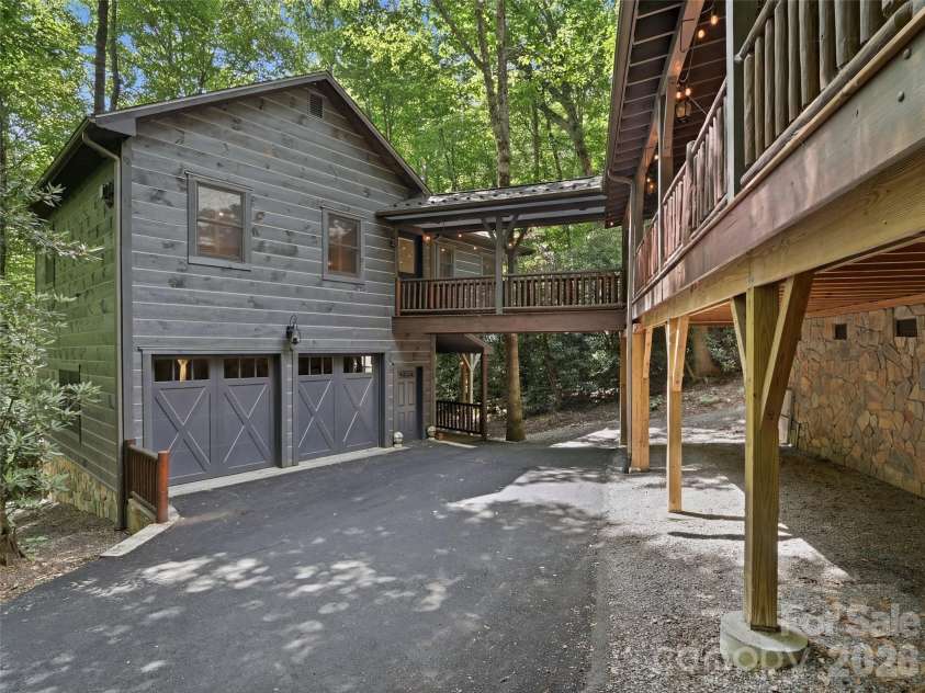 6 Laurel Branch Drive, Black Mountain, NC 28711.  MLS# CAR4403314, YatesRealty ID 39097. 