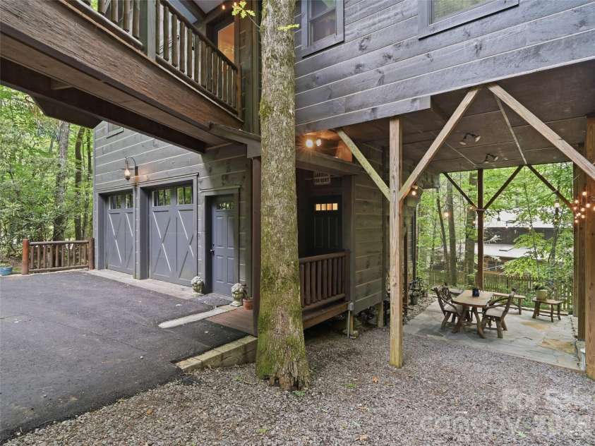 6 Laurel Branch Drive, Black Mountain, NC 28711.  MLS# CAR4403314, YatesRealty ID 39097. 