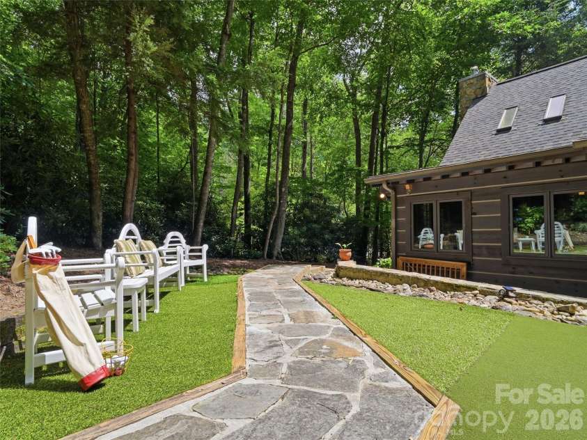 6 Laurel Branch Drive, Black Mountain, NC 28711.  MLS# CAR4403314, YatesRealty ID 39097. 